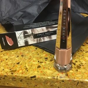 Brand new never used Fenty Stunna Lip paint !
